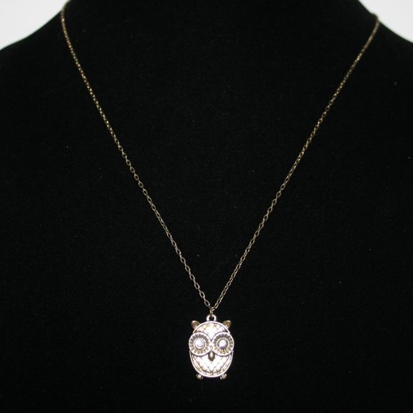 Beautiful gold necklace with owl rhinestones 23"